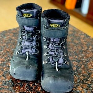 Size 2 Keen Kids hunting boots